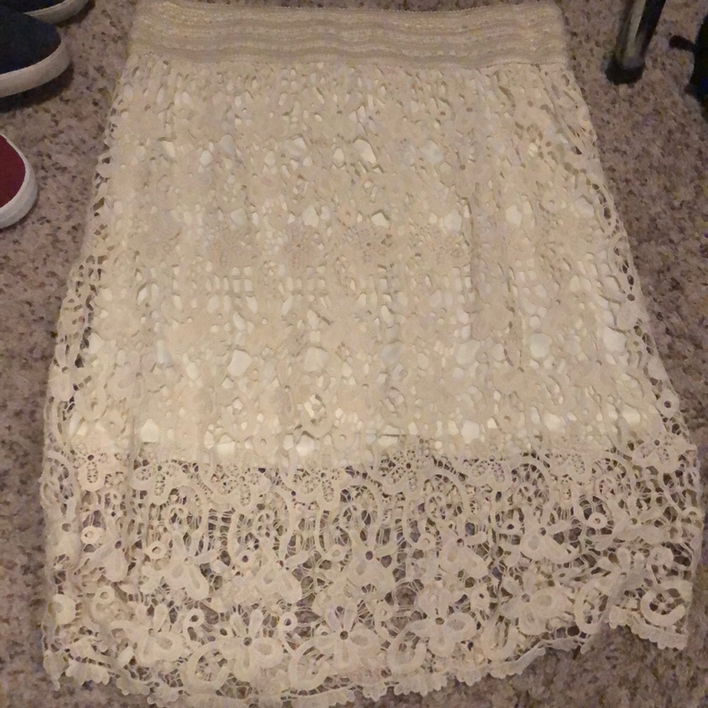 Cute lace over skirt. Perfect for vacation.